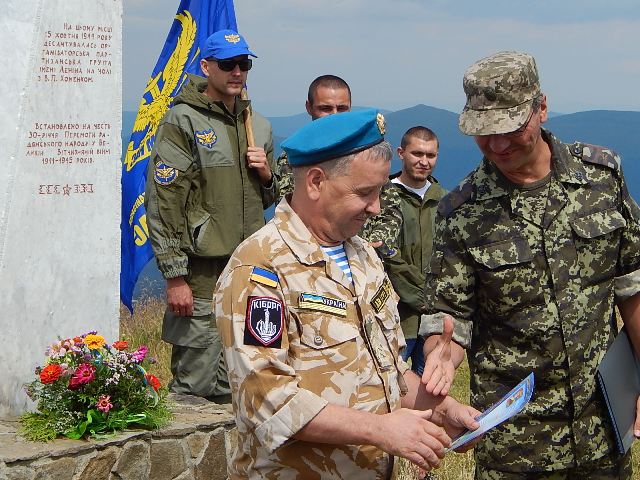 Закарпатські десантники відзначили День ВДВ на полонині Руна  - фото 1
