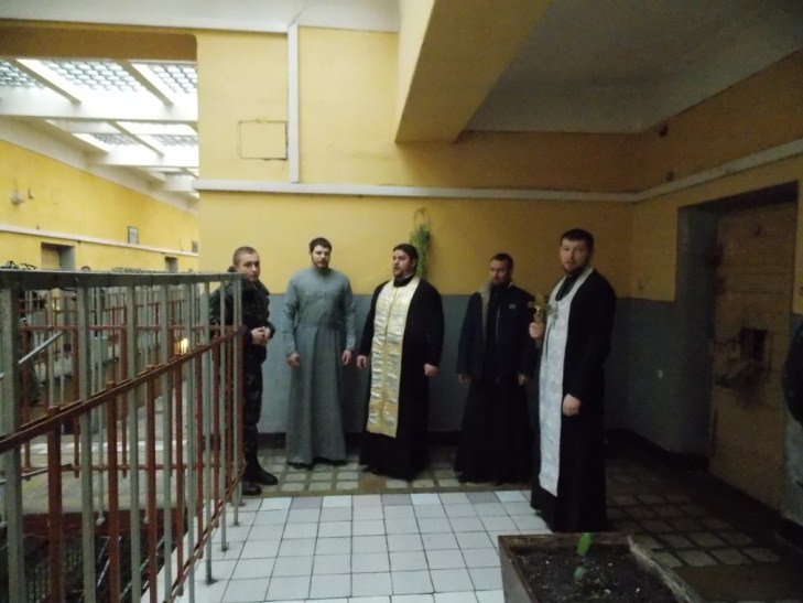 В Ужгороді монахині колядували в камерах арештантів - фото 2
