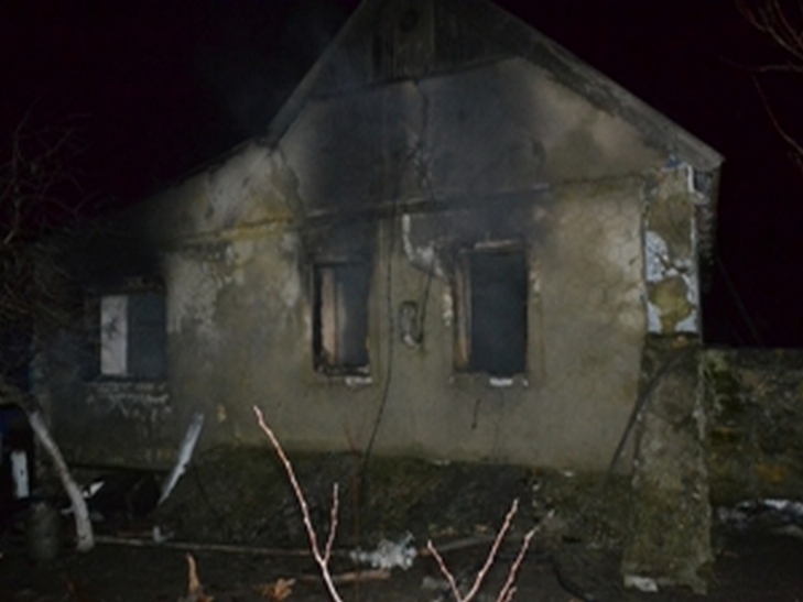 Трагічні наслідки пожежи на Одещині: у полум'ї вогня загинула мати з дітьми - фото 1