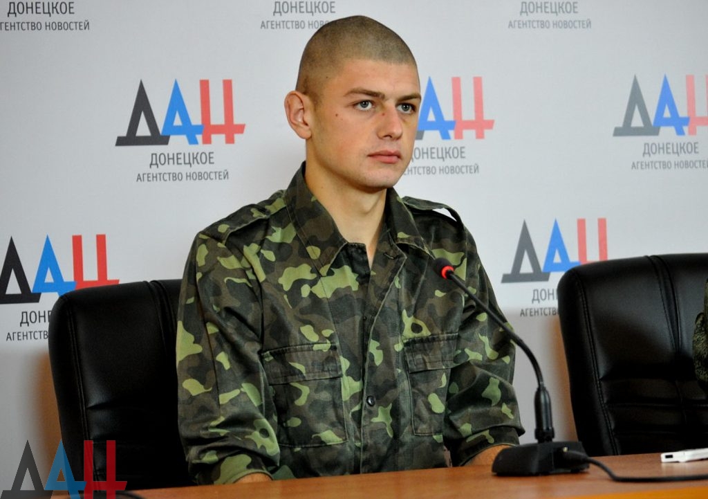 У "ДНР" влаштували прес-конференцію з полоненим українським розвідником (ФОТО) - фото 1