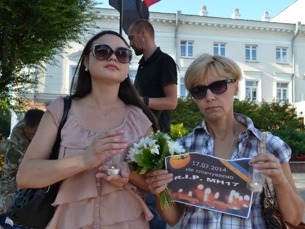 Вінничани зібрались, аби вшанувати жертв російської агресії - фото 1