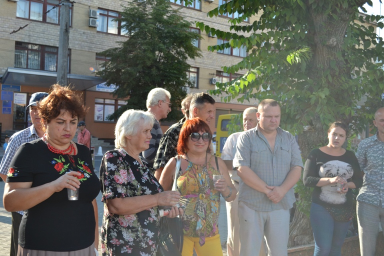 Вінничани зібрались, аби вшанувати жертв російської агресії - фото 3