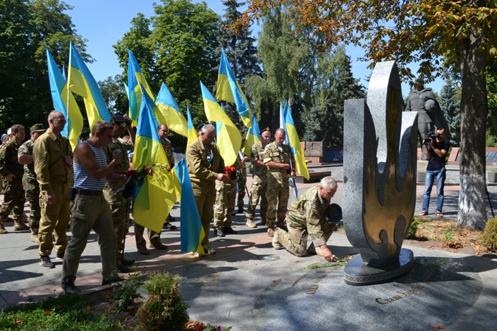 Десантники та спецназівці Вінниці вшанували пам'ять полеглих воїнів - фото 4