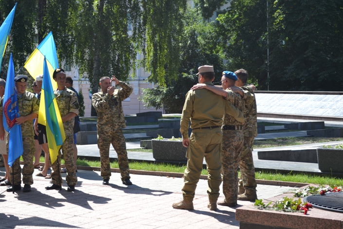 Десантники та спецназівці Вінниці вшанували пам'ять полеглих воїнів - фото 8