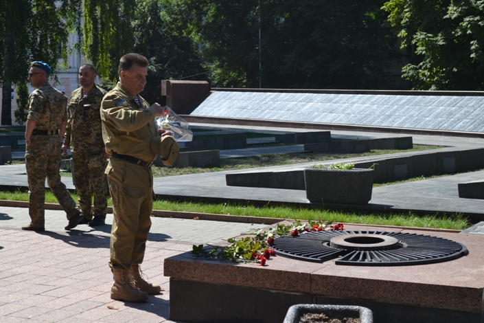 Десантники та спецназівці Вінниці вшанували пам'ять полеглих воїнів - фото 6