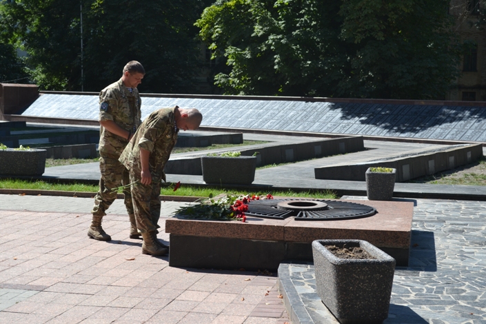 Десантники та спецназівці Вінниці вшанували пам'ять полеглих воїнів - фото 5