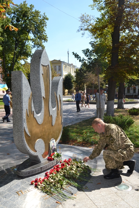 Десантники та спецназівці Вінниці вшанували пам'ять полеглих воїнів - фото 3