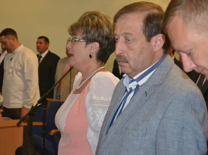 Більше 60 депутатів проігнорували святкову позачергову сесію обласної ради - фото 3