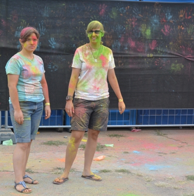 Вінничани закидались яскравими фарбами в знак миру - фото 7