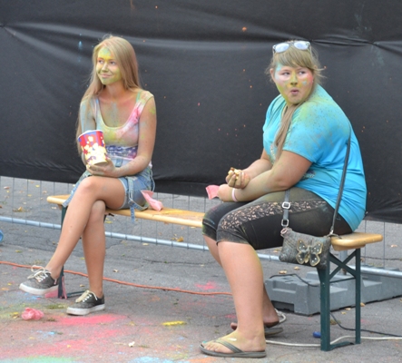 Вінничани закидались яскравими фарбами в знак миру - фото 14