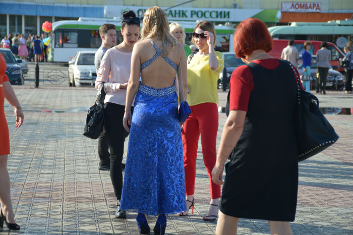 Cєвєродонецьк-село-стайл: Як випускниці міста вразили своїм вбранням (ФОТО - фото 1