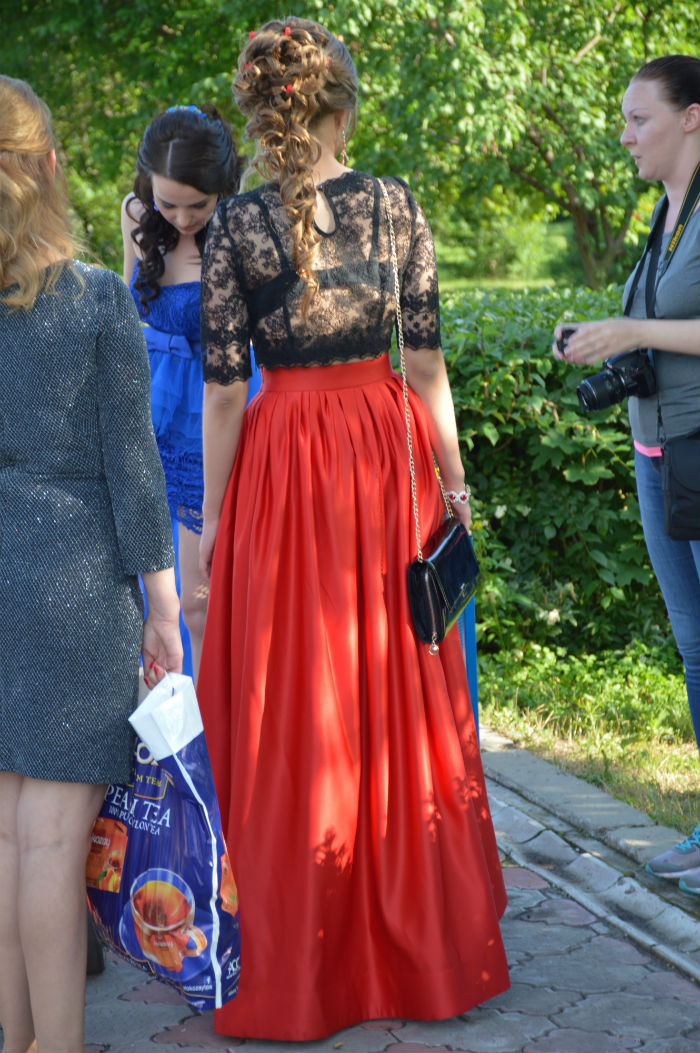 Cєвєродонецьк-село-стайл: Як випускниці міста вразили своїм вбранням (ФОТО - фото 10