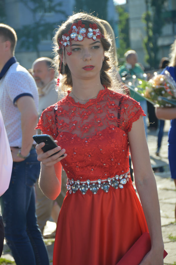 Cєвєродонецьк-село-стайл: Як випускниці міста вразили своїм вбранням (ФОТО - фото 9