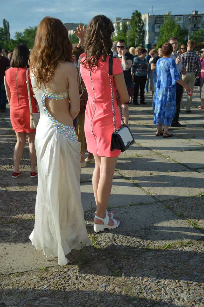 Cєвєродонецьк-село-стайл: Як випускниці міста вразили своїм вбранням (ФОТО - фото 20
