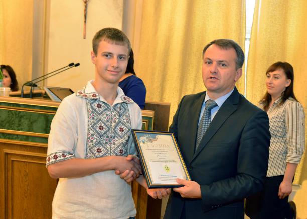 Нагородили випускників, які найкраще склали ЗНО цього року на Львівщині - фото 1