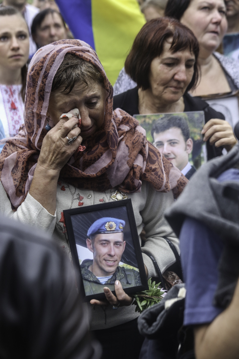 Інший парад: Як центром Києва йшли матері загиблих в АТО військових - фото 24