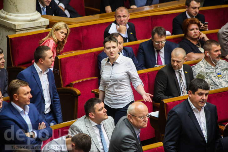 Перший день Савченко в Раді - фото 8