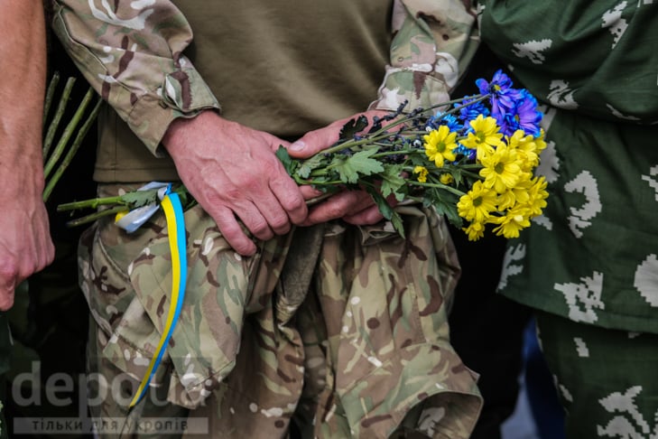 Як у Києві прощалися з бійцями "Правого сектора", від яких відмовився Генштаб - фото 2