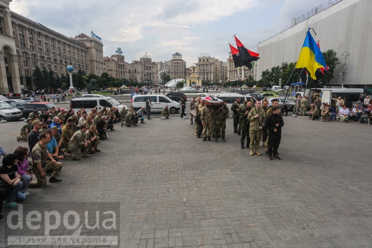 Як у Києві прощалися з бійцями "Правого сектора", від яких відмовився Генштаб - фото 5
