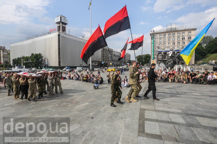 Як у Києві прощалися з бійцями "Правого сектора", від яких відмовився Генштаб - фото 6
