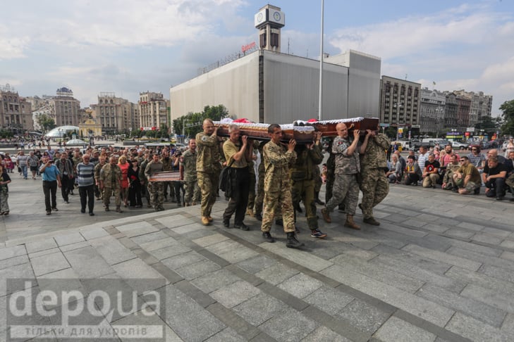Як у Києві прощалися з бійцями "Правого сектора", від яких відмовився Генштаб - фото 7