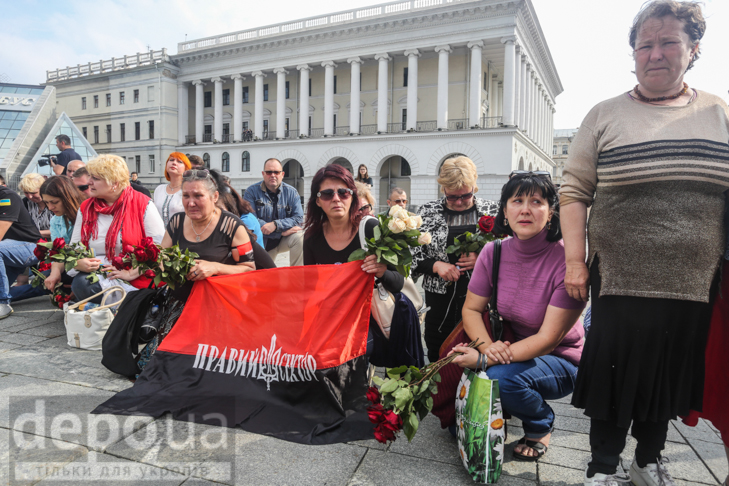 Як у Києві прощалися з бійцями "Правого сектора", від яких відмовився Генштаб - фото 8