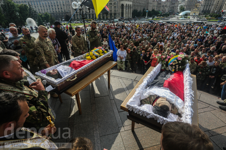 Як у Києві прощалися з бійцями "Правого сектора", від яких відмовився Генштаб - фото 10