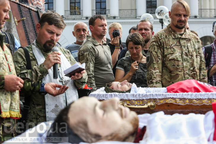 Як у Києві прощалися з бійцями "Правого сектора", від яких відмовився Генштаб - фото 13