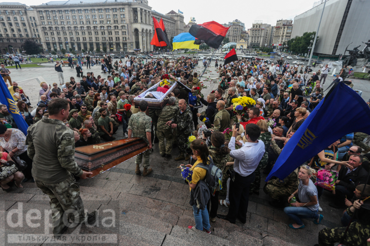Як у Києві прощалися з бійцями "Правого сектора", від яких відмовився Генштаб - фото 14