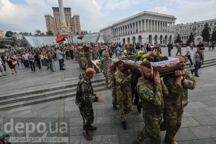 Як у Києві прощалися з бійцями "Правого сектора", від яких відмовився Генштаб - фото 17