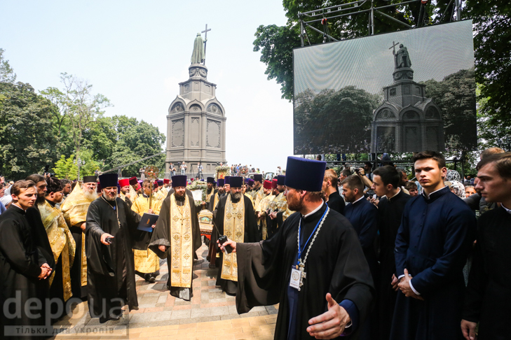 Як УПЦ МП хрестило Русь на Володимирській гірці - фото 30