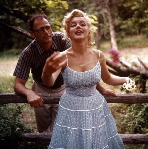 Якою щасливою виглядала Мерилін Монро поряд з чоловіком у далекому 1957 році - фото 4