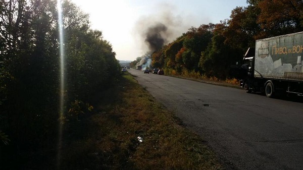 На Харківщині під час руху спалахнув автобус  - фото 1