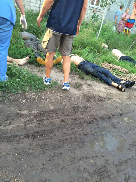 У Харкові з каналізаційного люку вилучили тіла загиблих чоловіків (ФОТО +18) - фото 3