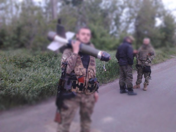 Ультрас показали, як воюють з терористами у Широкиному (ФОТО) - фото 1