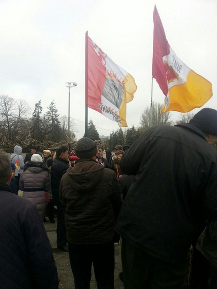 Одеські сепаратисти знівечили прапор Одеси Будинком профспілок - фото 2