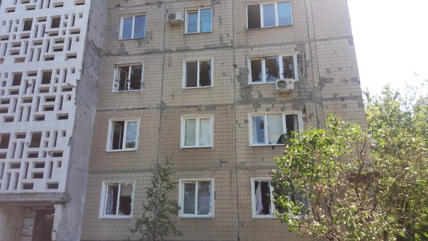 Нічний обстріл в окупованому Донецьку: пошкоджено газогін та багатоповерхівки (ФОТО) - фото 4