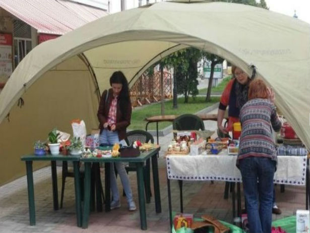 У Сумах працює блошиний ринок на допомогу АТО (ФОТОФАКТ) - фото 2