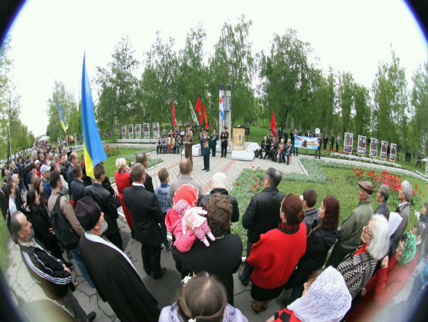 Сумщина вшанувала ветеранів без політичних гасел і прапорів  (ФОТОФАКТ) - фото 1