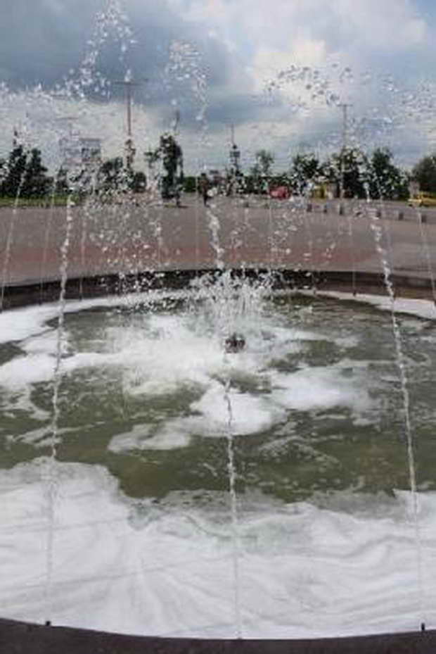 У Запоріжжі аварійно відключили фонтан на площі Поляка - фото 1