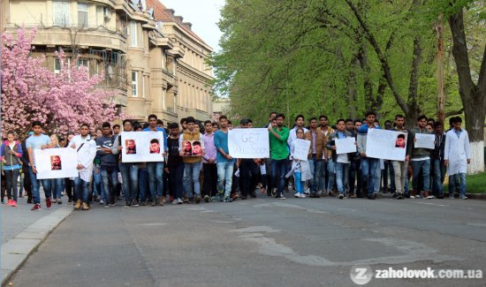 В Ужгороді організували ходу у пам’ять про вбитих студентів-індусів - фото 1