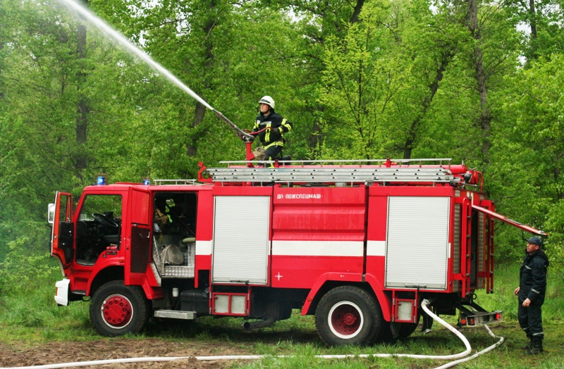 Запорізькі рятувальники відпрацьовували гасіння лісових пожеж