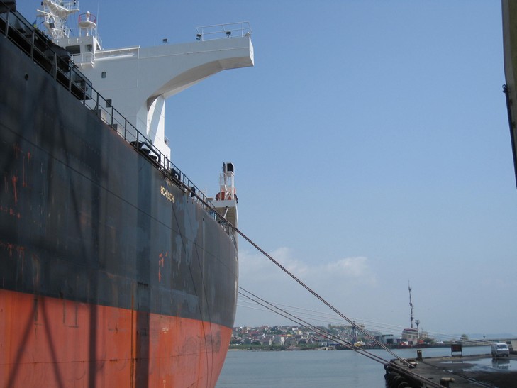 В порт Чорноморська зайшов корабель-гігант - фото 1