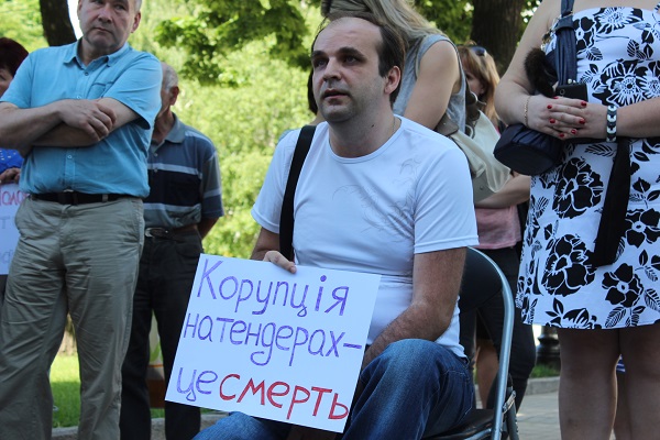 У Дніпропетровську хворі на гемофілію вимагали не закуповувати вбивчі препарати (ФОТО) - фото 1