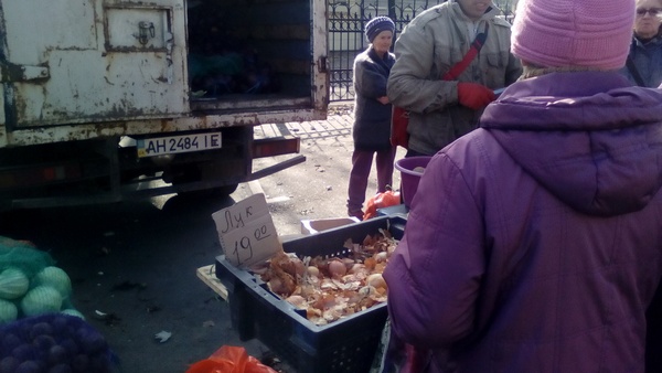 Як в окупованому Донецьку пройшов безлюдний ярмарок (ФОТО) - фото 3