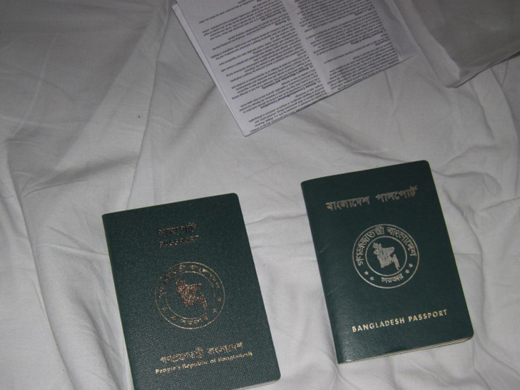Сумські прикордонники знайшли у провідника "московського" поїзду іноземні паспорти    - фото 1