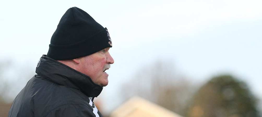 Північноірландський клуб звільнив тренера після 29 років роботи - фото 1