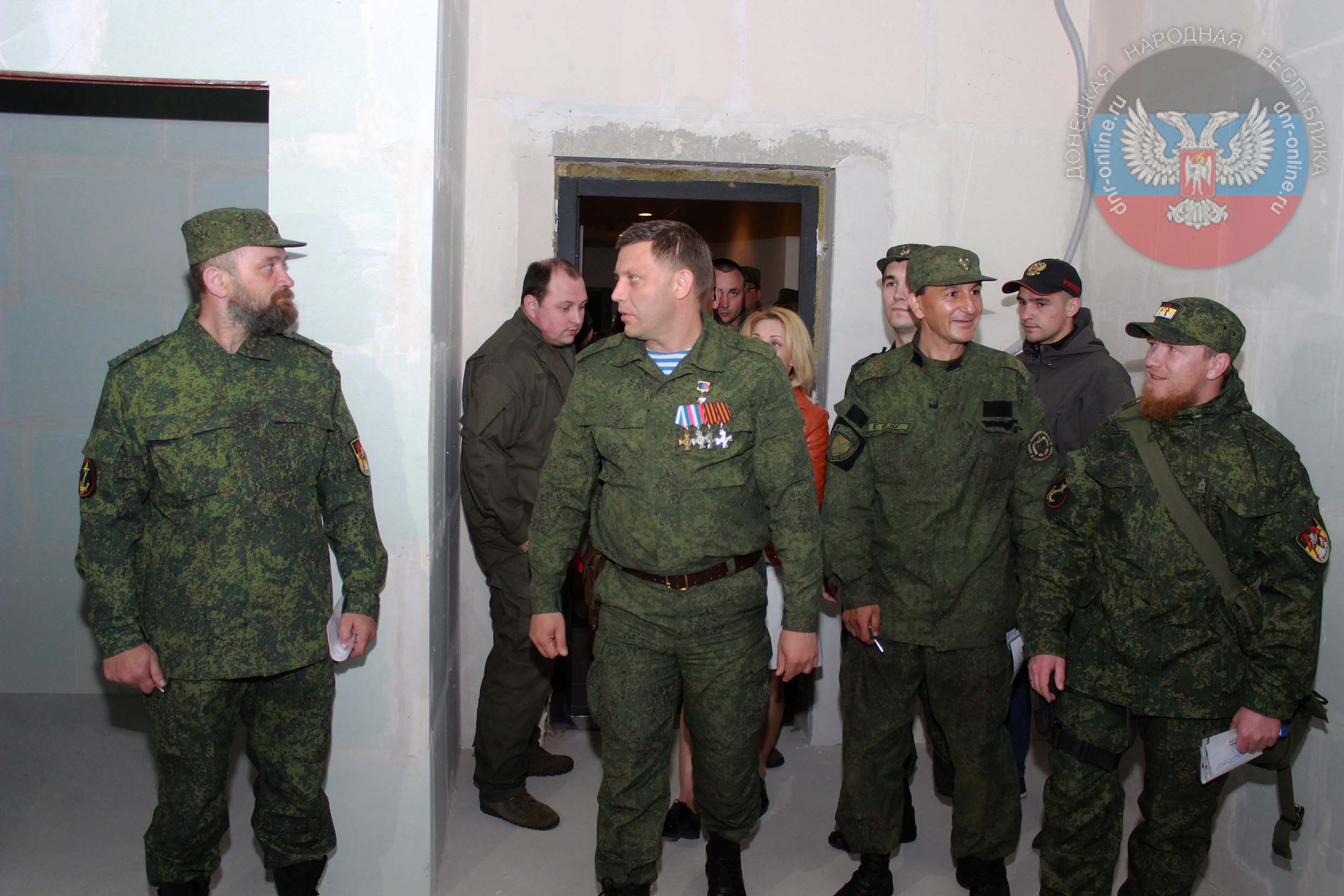 Захарченко роздавав у Донецьку квартири: перепало й Моторолі (ФОТО) - фото 3