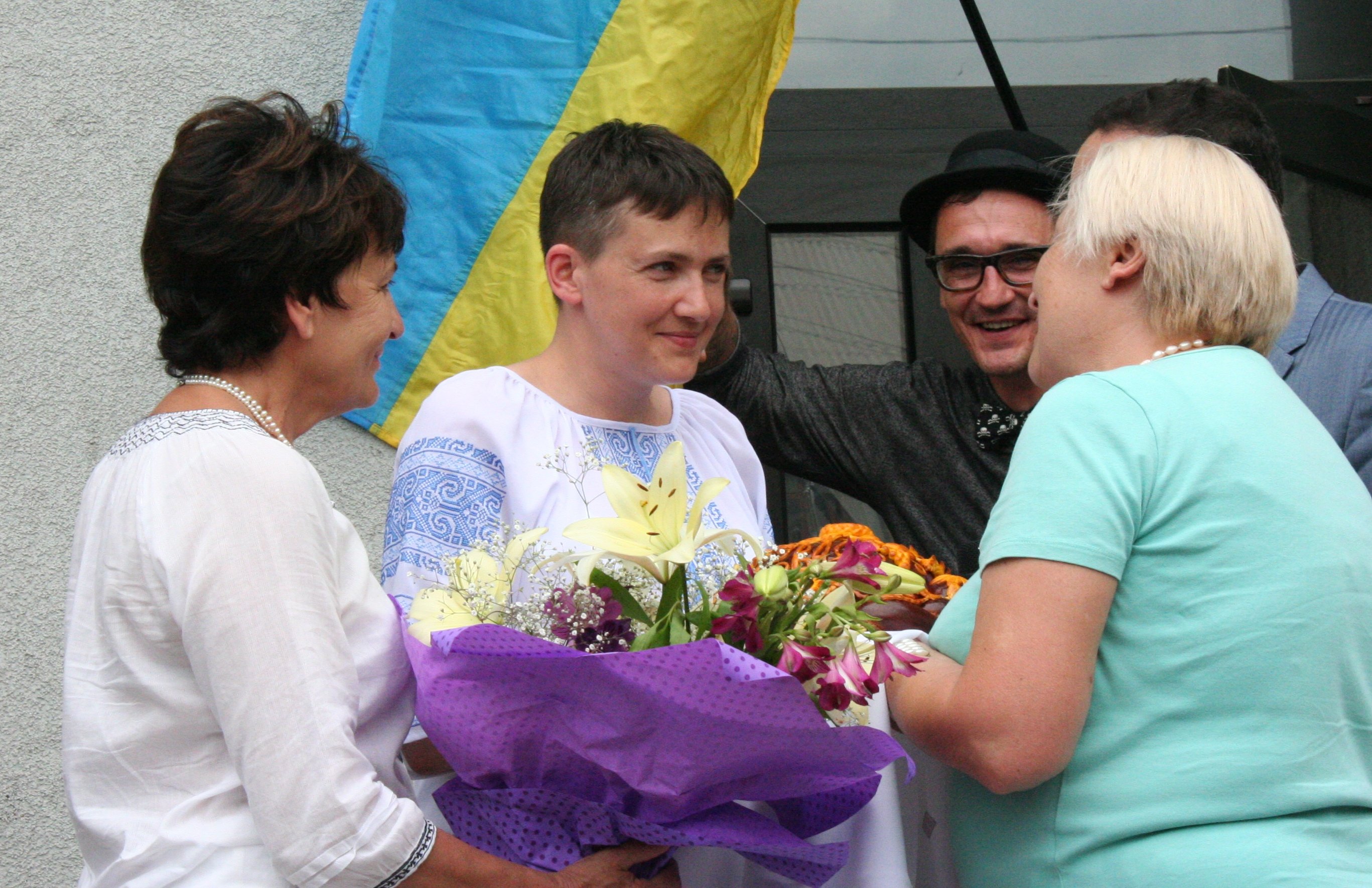 Як Савченко запоріжцям свій автограф на стіні залишила (ФОТОРЕПОРТАЖ) - фото 6
