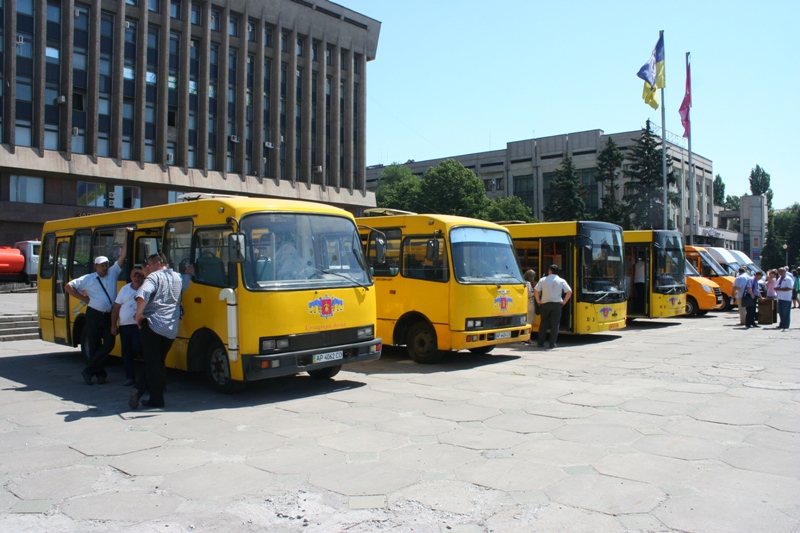 Запоріжців возитимуть автобуси з водіями у вишиванках - фото 1